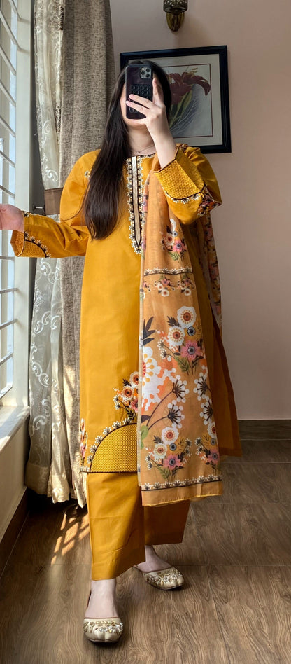 3 Piece Embroidered Cotton Lawn Stitched Dress -118