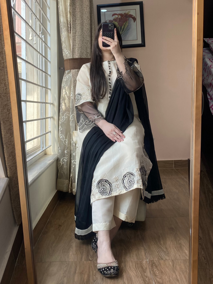 3 Piece Embroidered Lawn Stitched Dress - 119