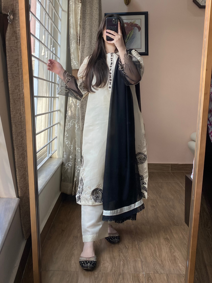 3 Piece Embroidered Lawn Stitched Dress - 119