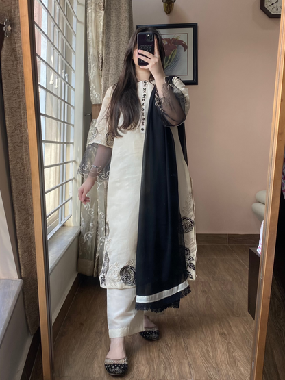 3 Piece Embroidered Lawn Stitched Dress - 119