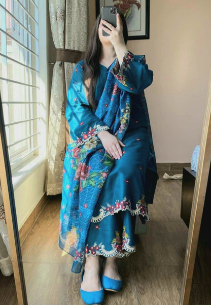 3 Piece Embroidered Lawn Stitched Dress - 116