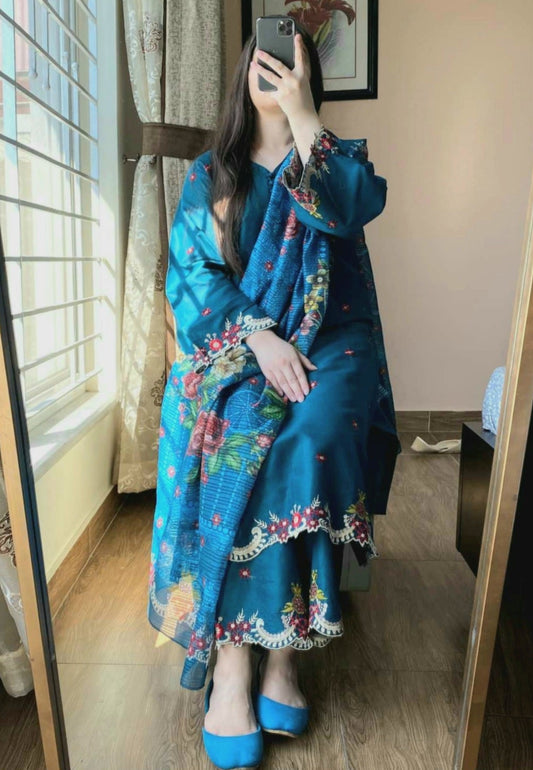 3 Piece Embroidered Lawn Stitched Dress - 116