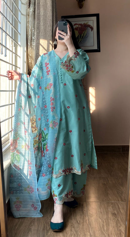 3 Piece Embroidered Lawn Stitched Dress - 115